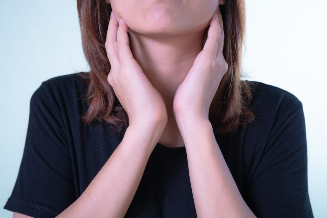 Why Does My Throat Hurt in the Morning? 5 Common Causes and Solutions